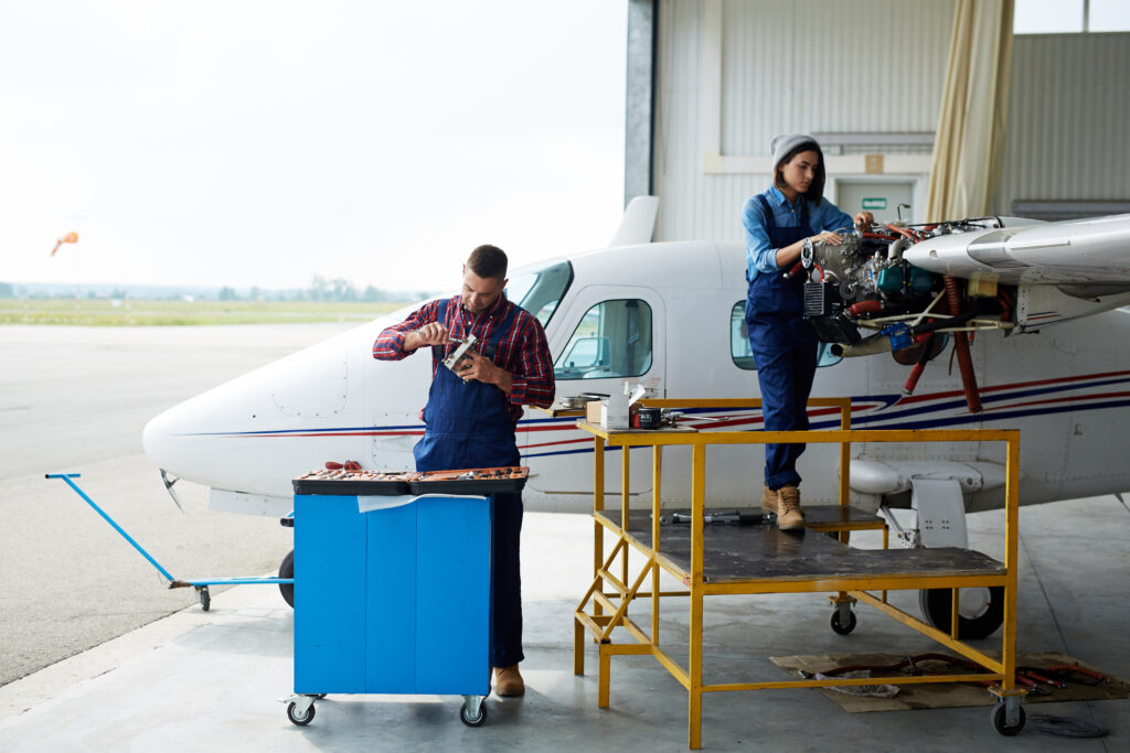 engineers repairing airplane